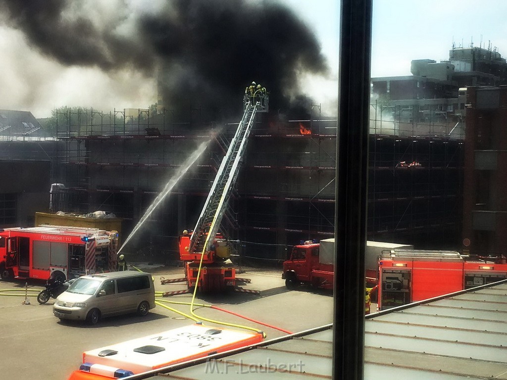 Feuer 2 Koeln Weidenpesch Scheibenstr Feuerwache 5 P04.jpg